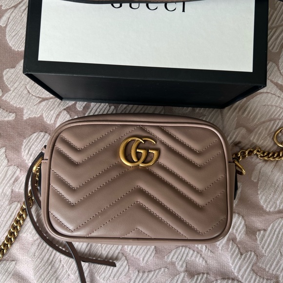GUCCI GG MARMONT MINI SHOULDER BAG - Picture 2 of 16